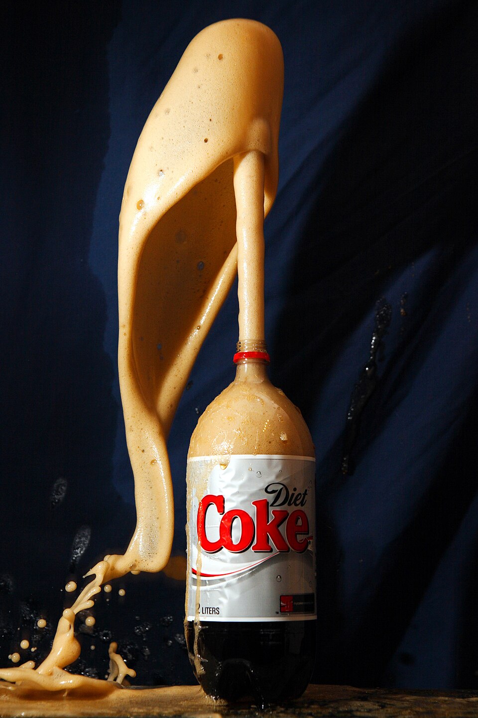 Why do mentos react to soda: visual explanation