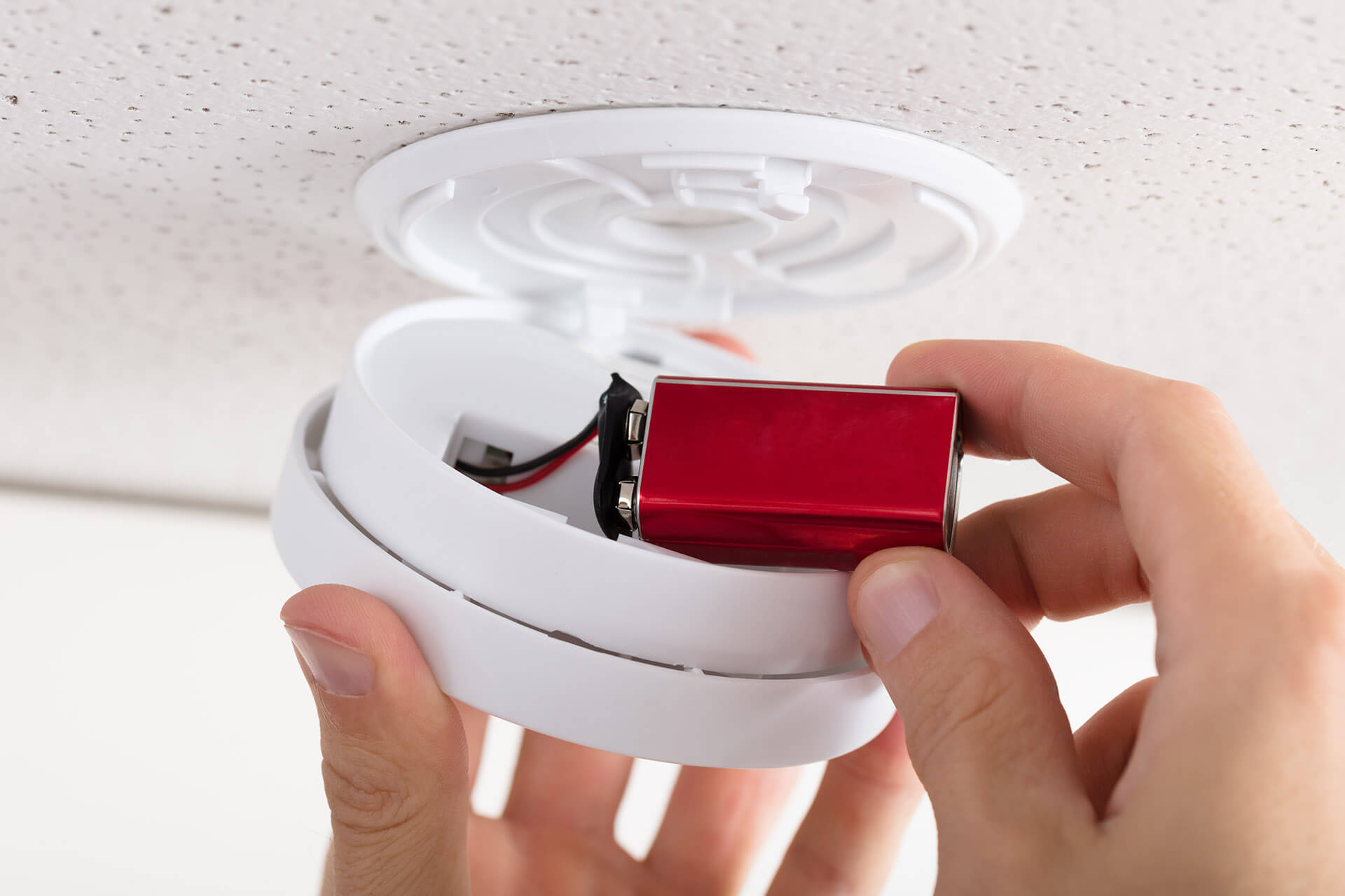 Why do fire alarms randomly go off: example and key details