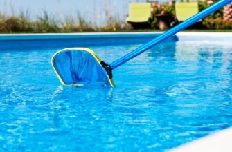 Leaves being gathered in a skimmer net found in a swimming pool