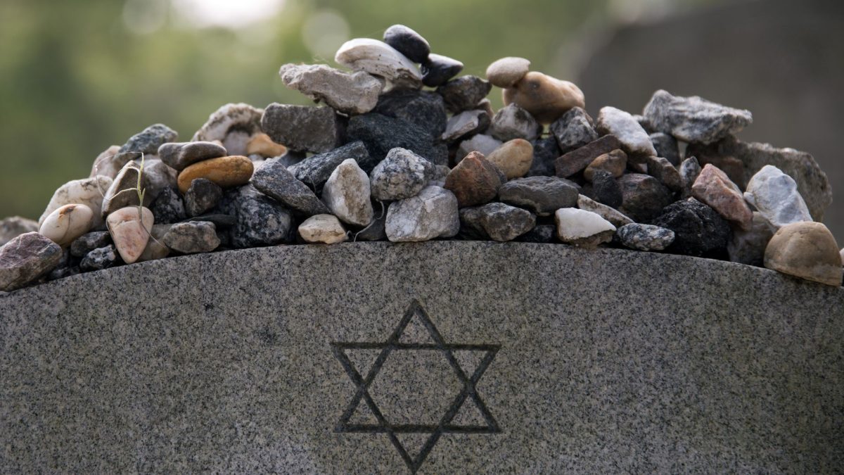 Why do jews leave stones on graves: visual explanation