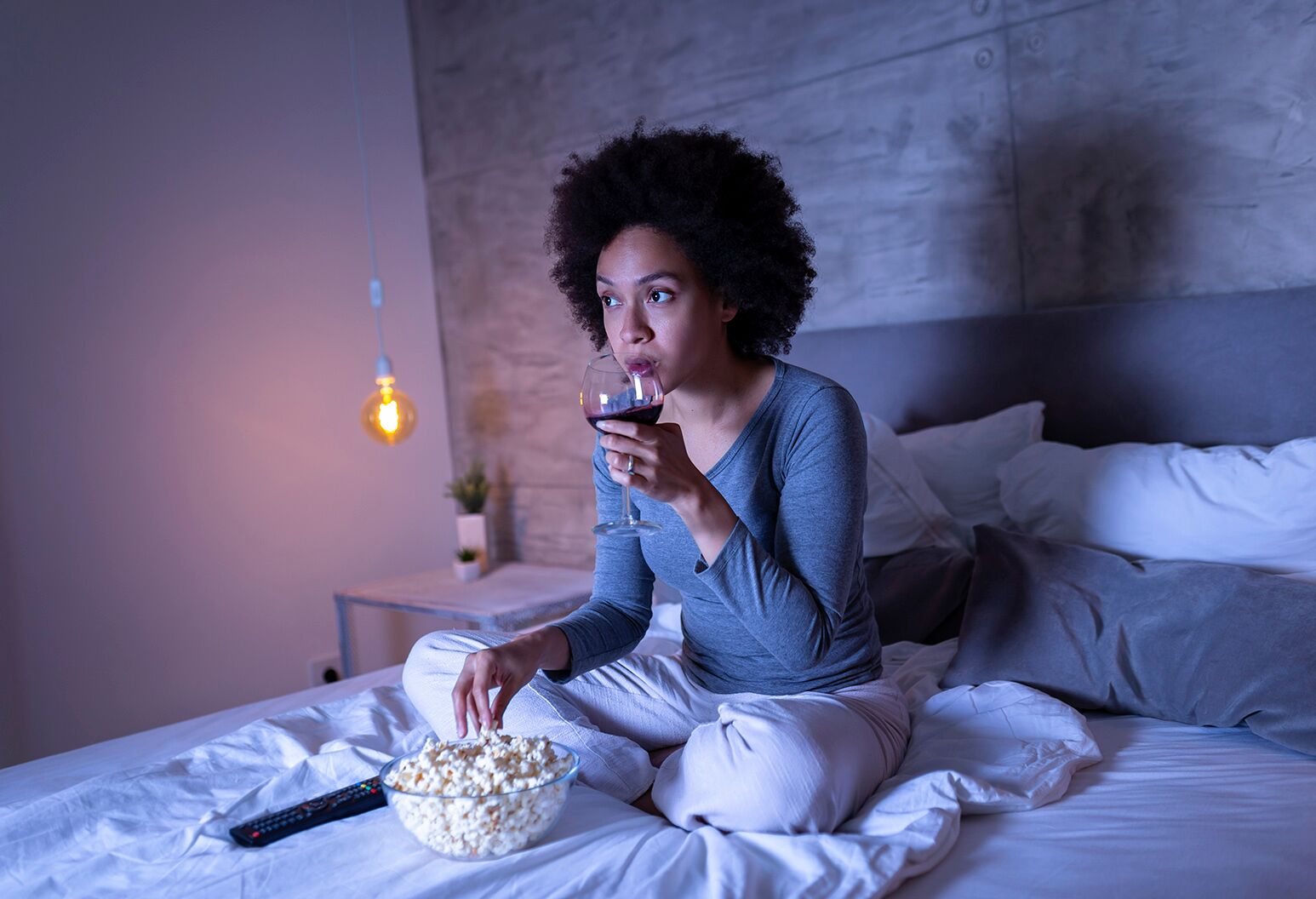 Is it bad eating at night: main illustration