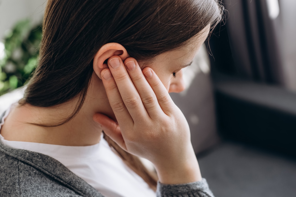 What causes fluttering in ear: example and key details