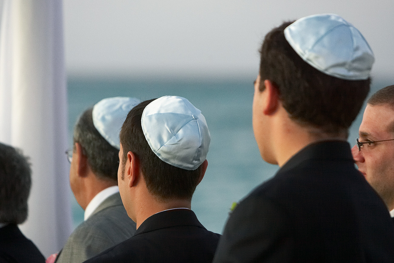 Why do jews wear caps: example and key details