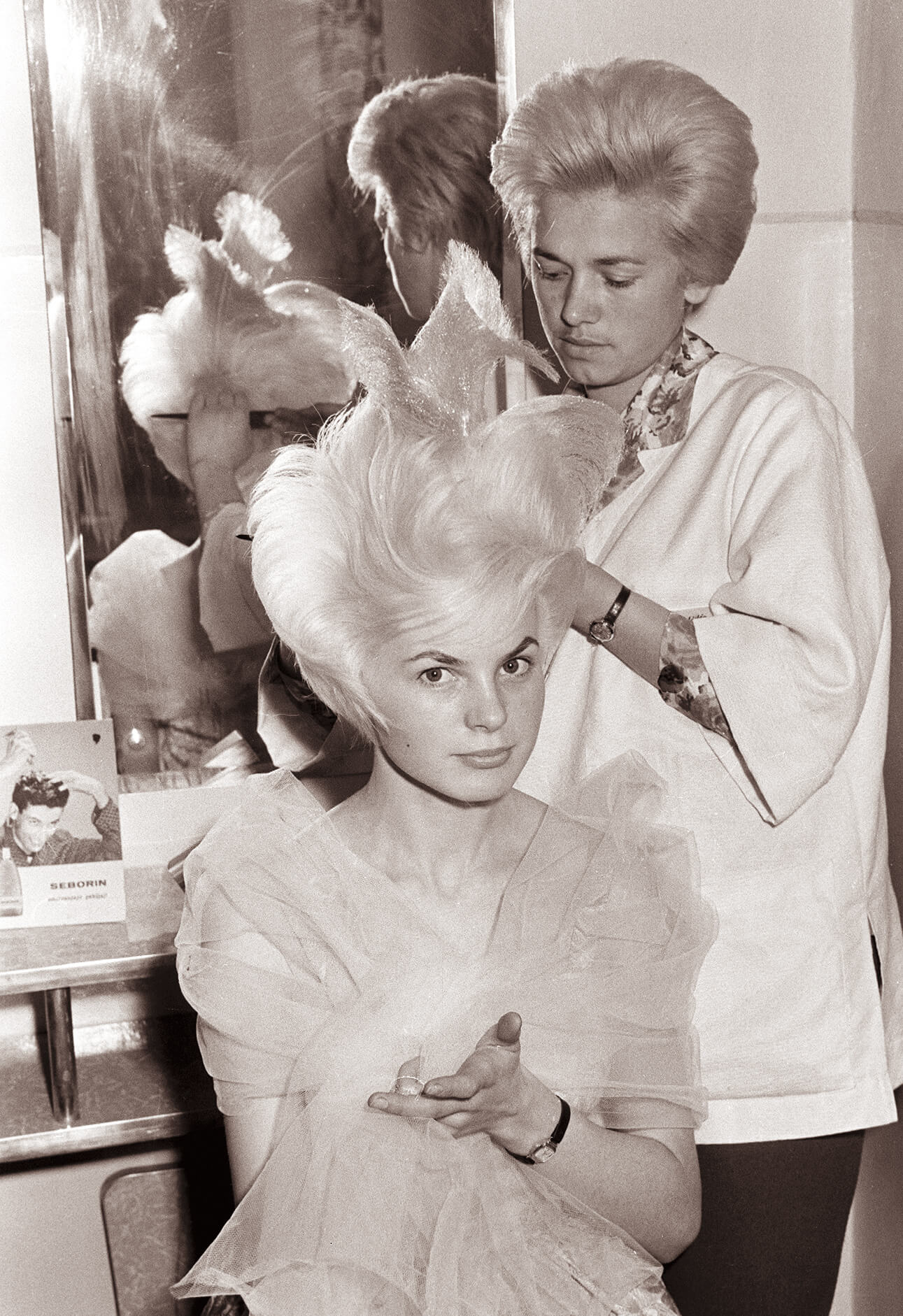 Why do old women have short hair: example and key details