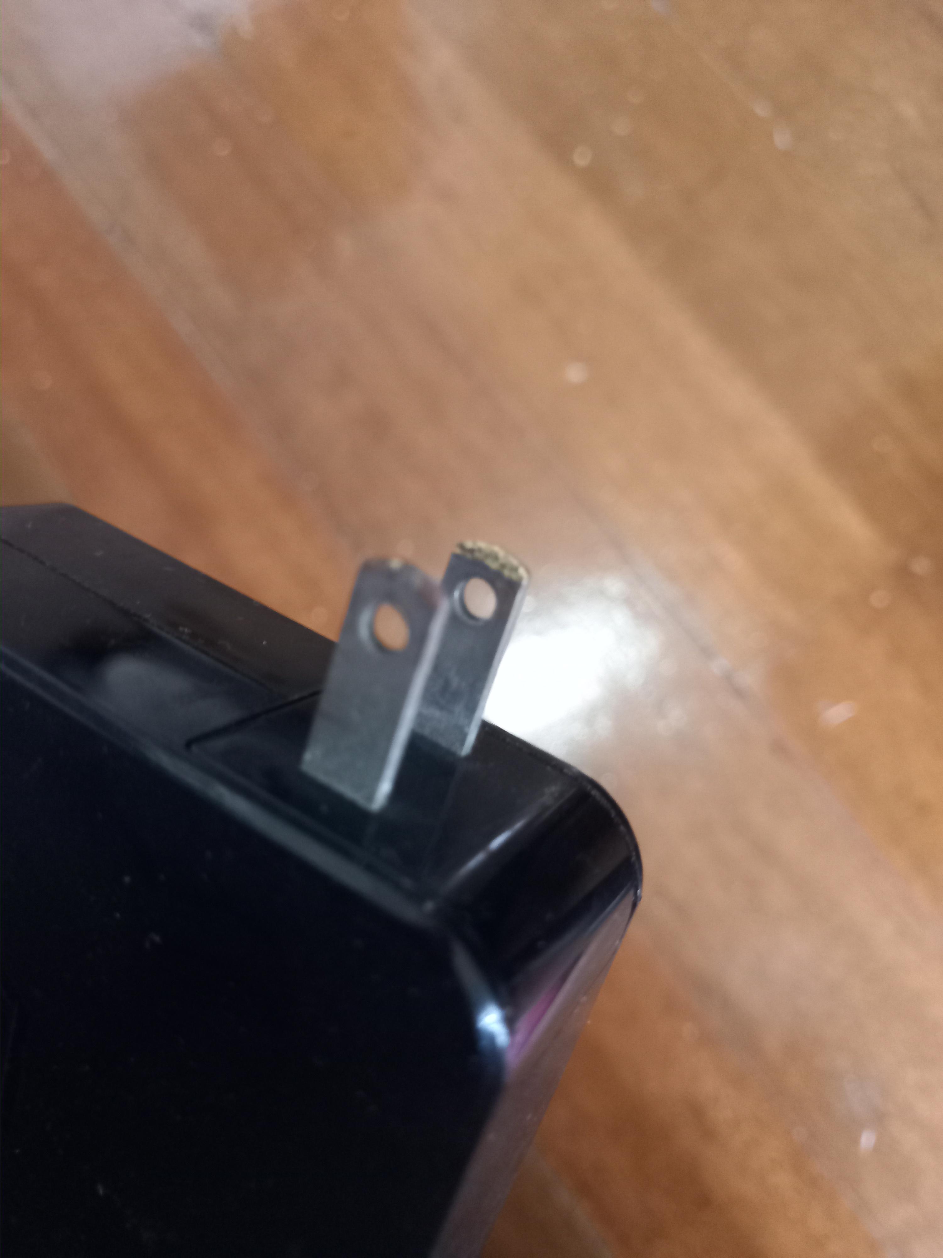 Why do my outlets spark when i plug something in: visual explanation